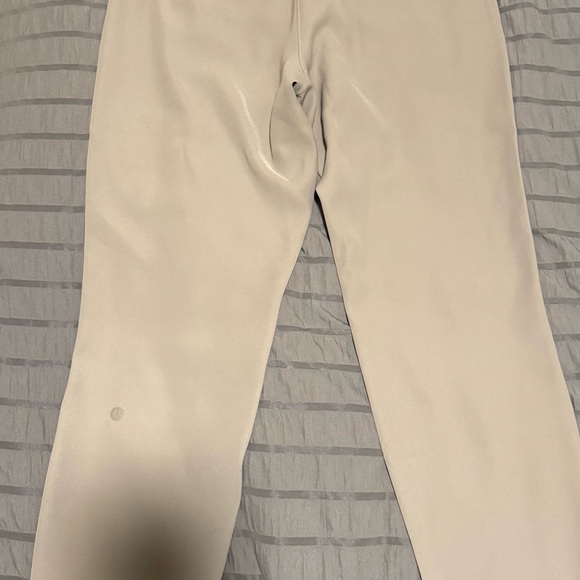 Lululemon Cream Cropped Ankle Pants - Picture 3 of 5